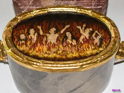 Bemalte Darstellung von Menschen, die in einem Kessel voller Flammen stehen