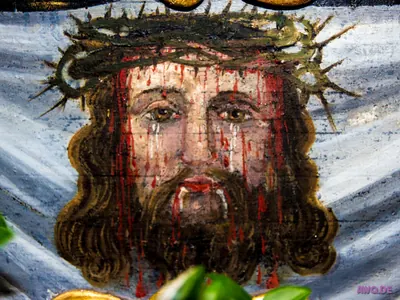 Gemaltes Schweißtuch mit dem blutüberströmten Haupt Christi und Dornenkrone